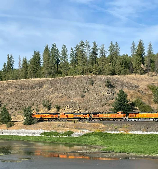 BNSF train passing through Scribner, Washington