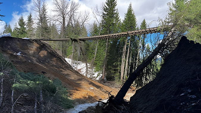 Suspended track over the washout 